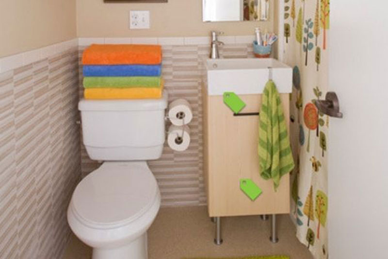 Phòng tắm phòng trọ đơn giản với màu sắc trẻ trung