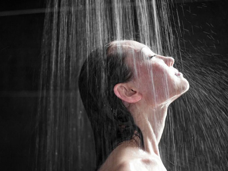 Nước ấm và vòi tăng áp tốt cho người bệnh viêm xoang